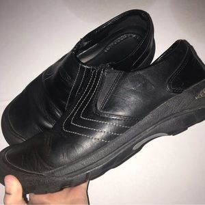 Mens sz 10 leather slip on Keens dress casual shoe EUC
